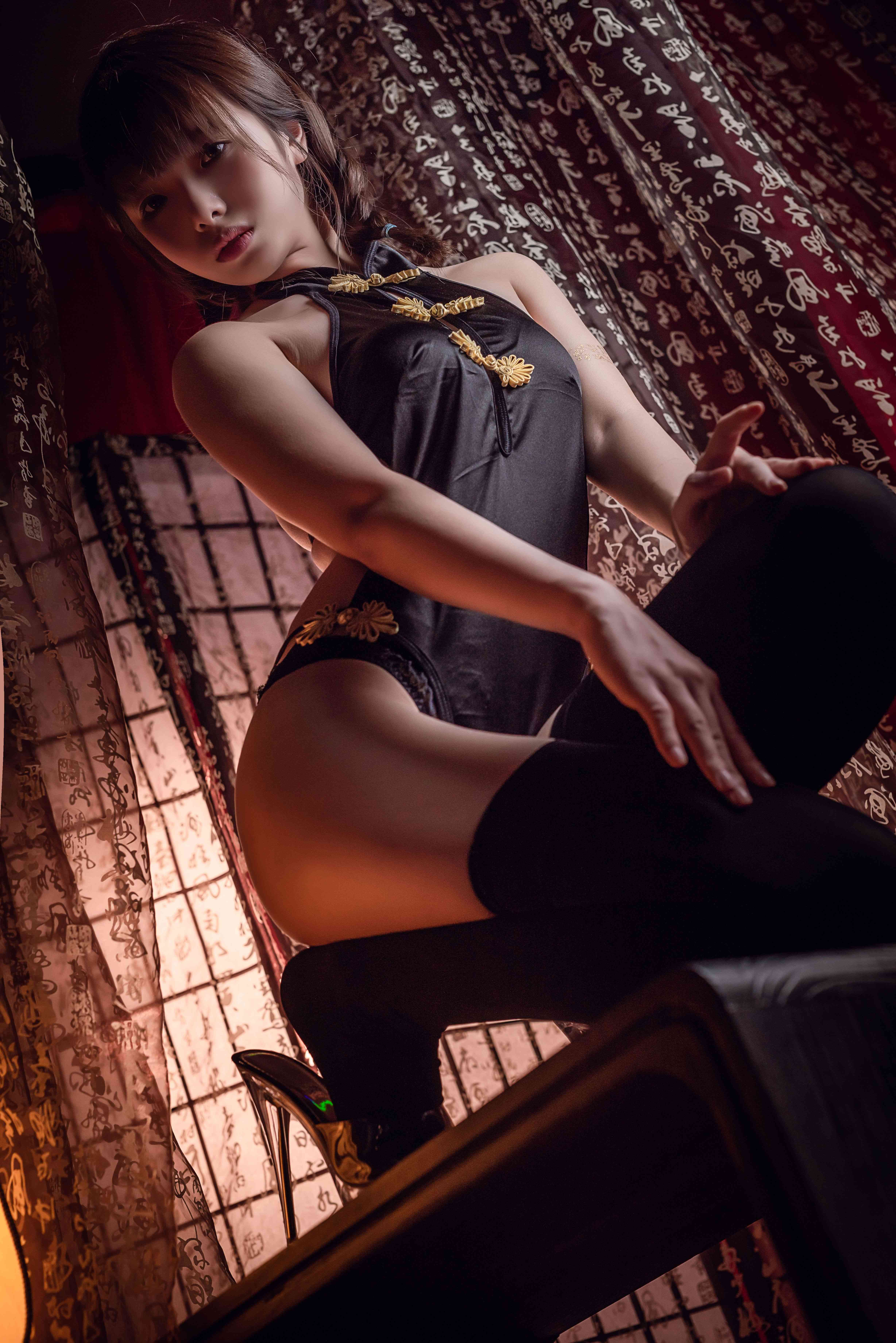 2 NO.015-黑丝肚兜-12P【雯妹不讲道理】